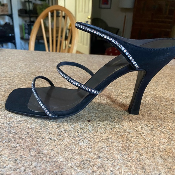 VERA WANG COLLECTION BY STUART WEITZMAN/ BLK-KITTEN HEEL SANDAL-NEW YEARS EVE 🥂🍾 - Picture 7 of 12